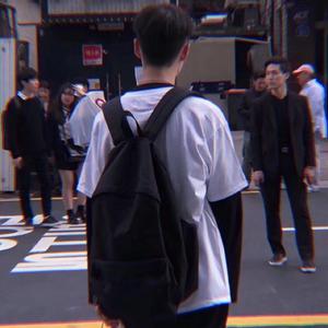 我被八个男人玩到早上H
