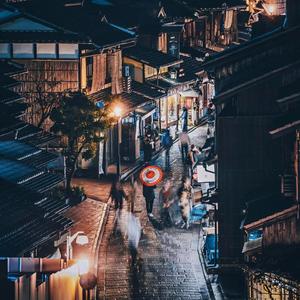 我被八个男人玩到早上H
